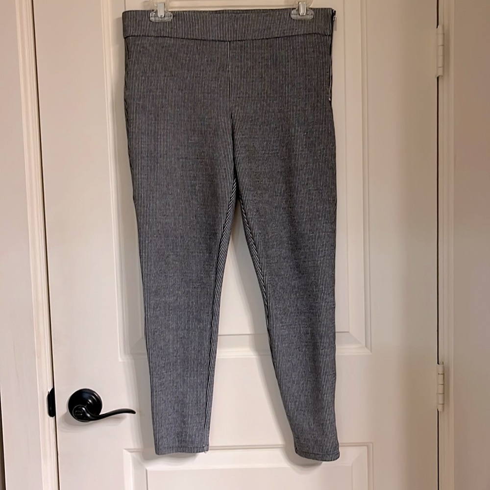 Ann Taylor 8 Petite Black White Material Side Zip Legging